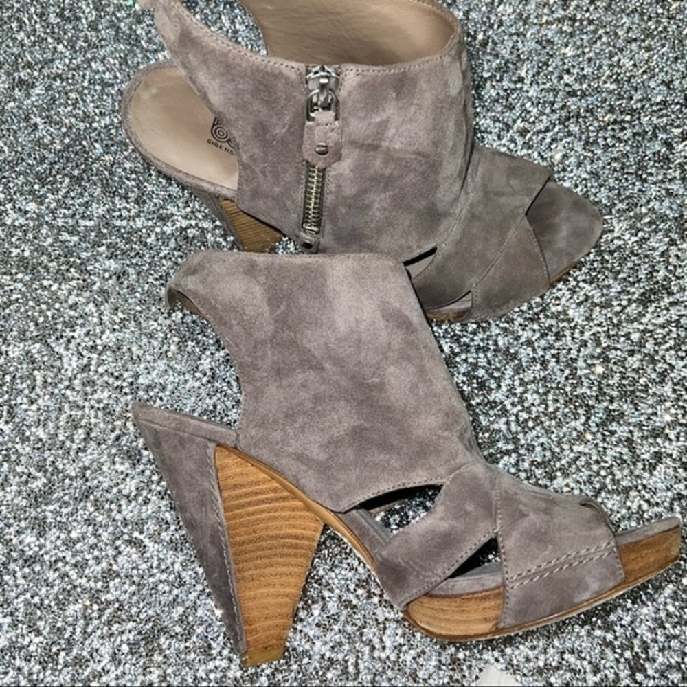 BELLE by Sigerson Morrison suede chunky heels size 8